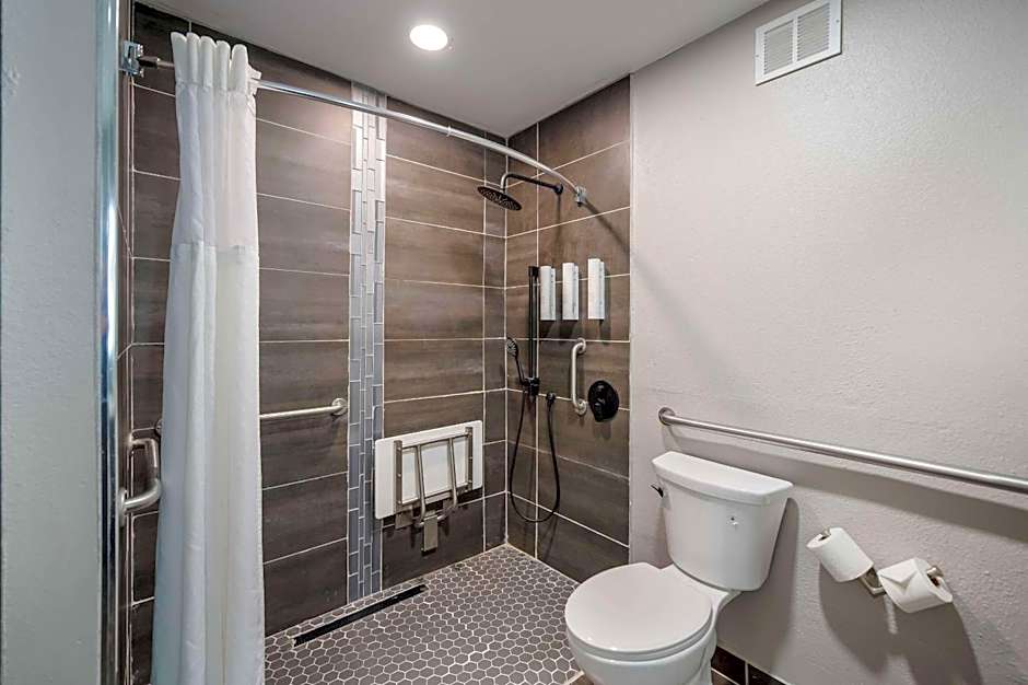 Clarion Pointe Marshall