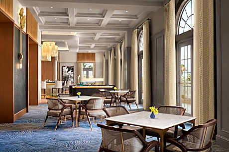 Club Ocean Front, Club Lounge Access, Guest Room, 1 King, Balcony