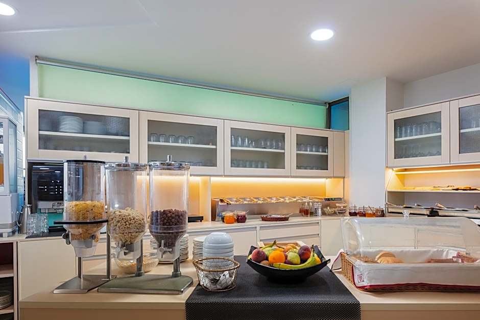 Steris Elegant Beach Hotel