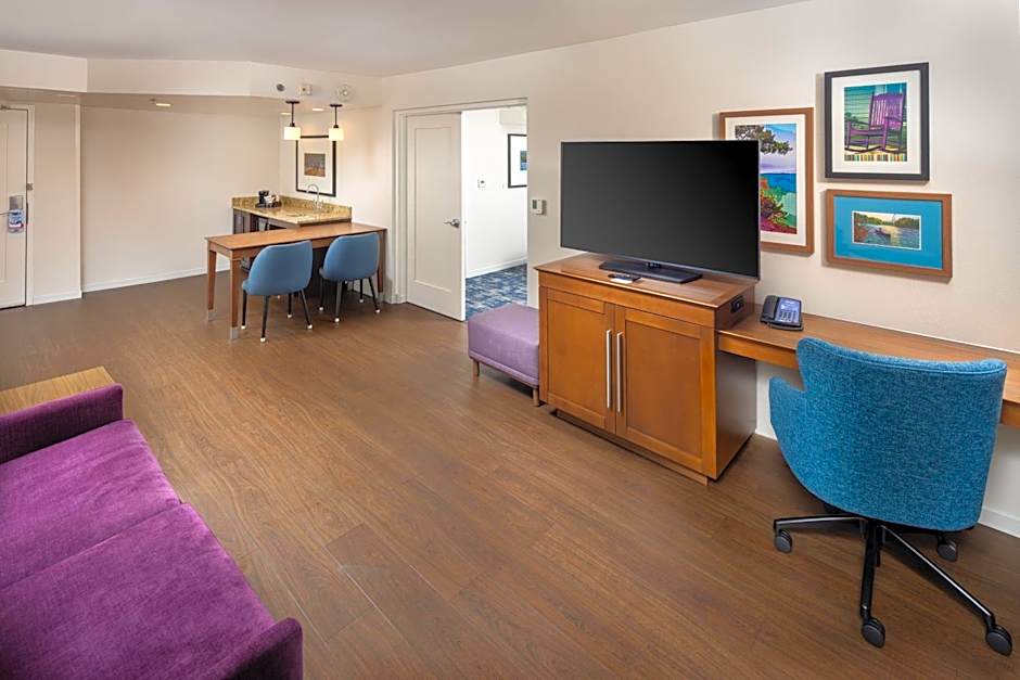 Hampton Inn & Suites Asheville Airport