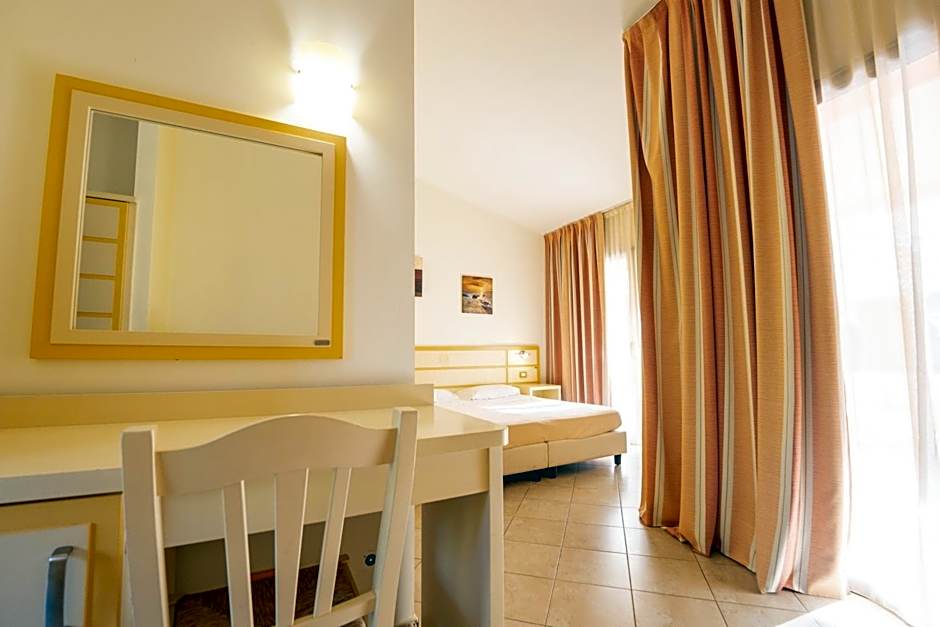 Hotel Baia Di Trainiti