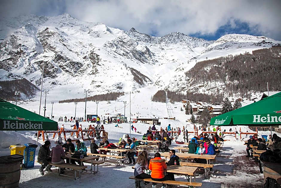 Hotel THE LARIX ski-in ski-out