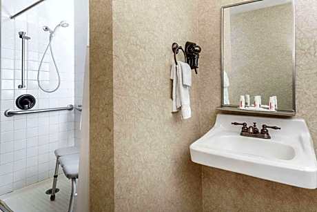 Queen Room with Two Queen Beds - Mobility Access/Non-Smoking