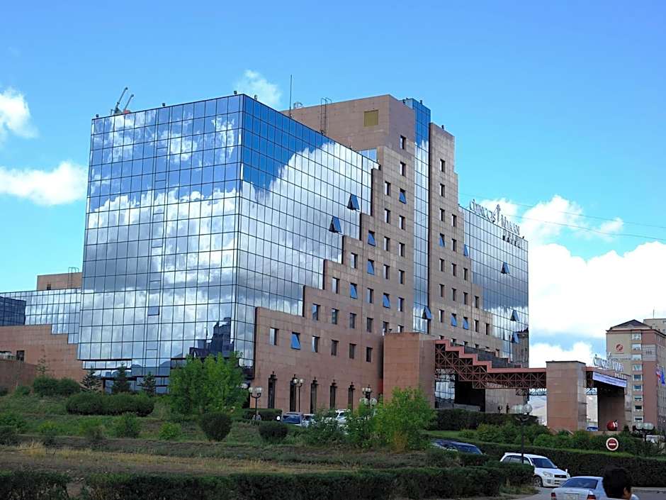 Chinggis Khaan Hotel