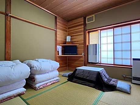 Japanese Style Economy Twin Room with Shared Bathroom