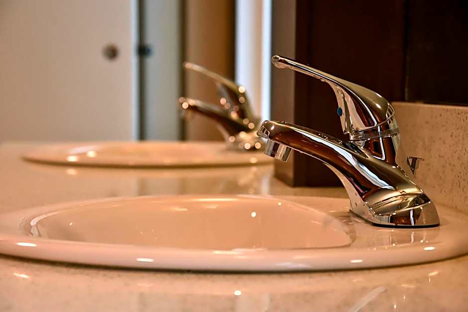 PARTY HOSTEL - The Canmore Hotel Hostel