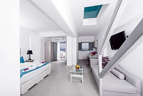 Suite With Private Pool and Sea View