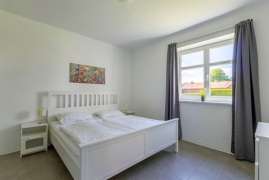Natura Ferienhaus, Ferienwohnungen in Rhauderfehn , Komfort für Gäste & Firmen ,WLAN & Parkplatz