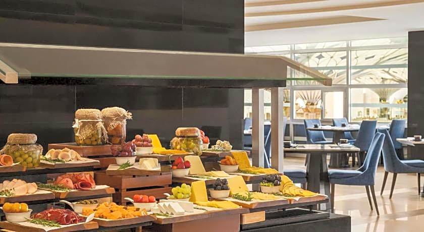 Anwar Al Madinah Movenpick Hotel