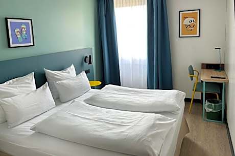 Standard Queen Room