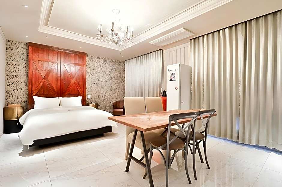 Hotel February Dong Seong Ro
