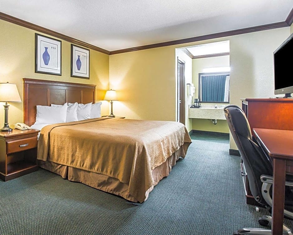 Quality Inn San Diego I-5 Naval Base