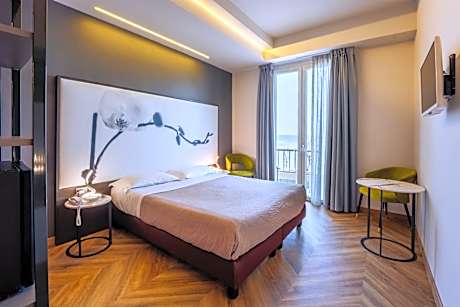 Double Room with Lake View and Balcony