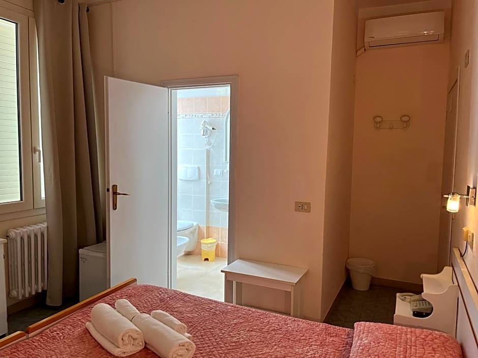 Hotel Ellymar