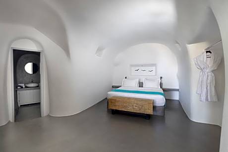 Cave Suite with Sea View