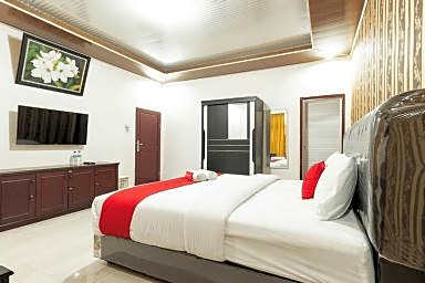 RedDoorz Plus near Universitas Methodist Medan