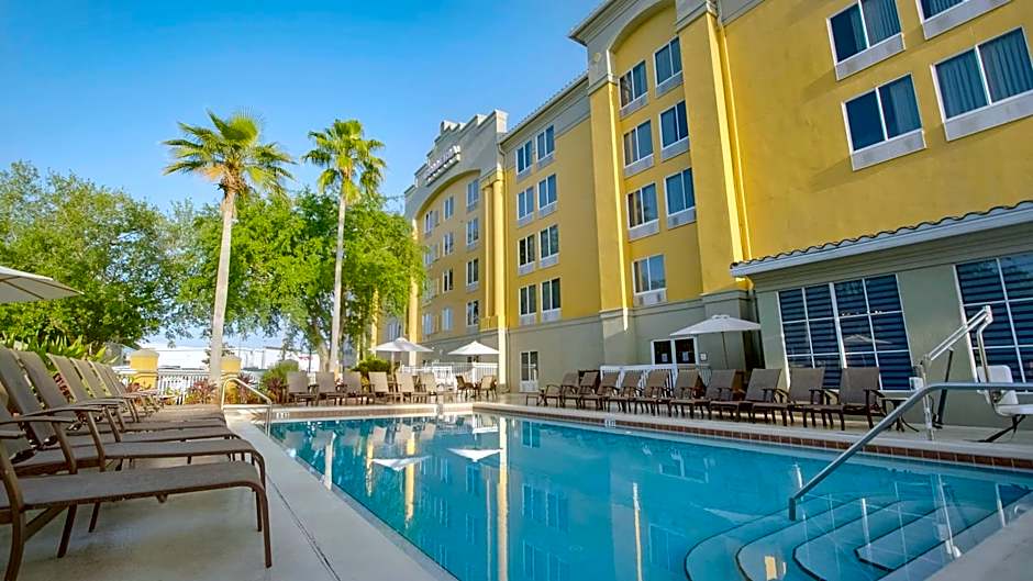 Galleria Palms Orlando - Free Theme Park Shuttles