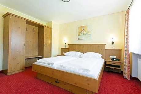 Studio Apartment with Balcony