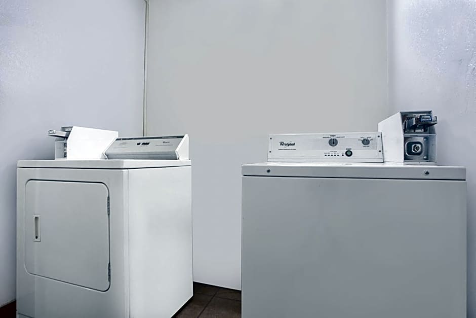 Super 8 by Wyndham Warner Robins