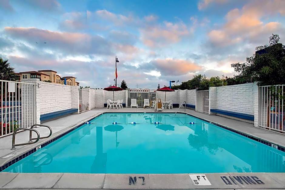 Super 8 by Wyndham Santa Clara