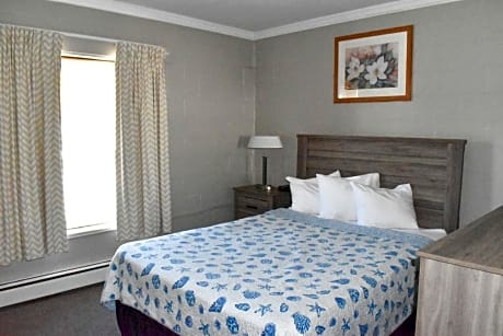 Two-Bedroom Queen Suite