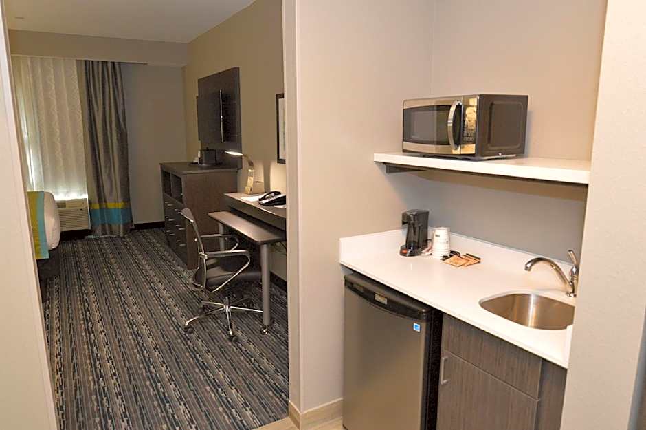 Best Western Plus Pasadena Inn & Suites