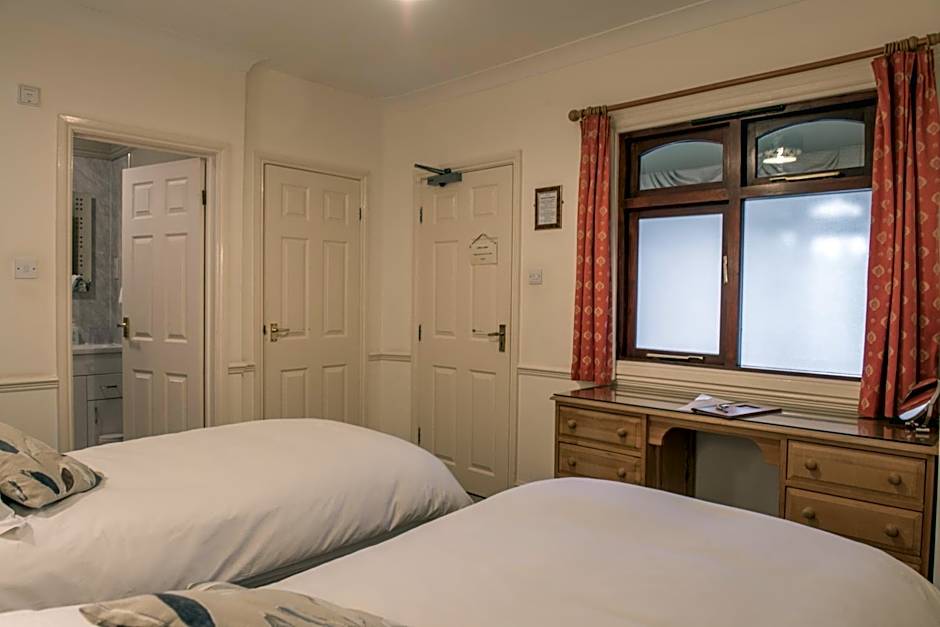 Toothbrush Rooms at Lattice Lodge - Guest Kitchen & EV Recharging