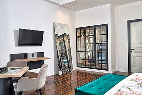 Honeymoon Jetted Tub Suite Sea View