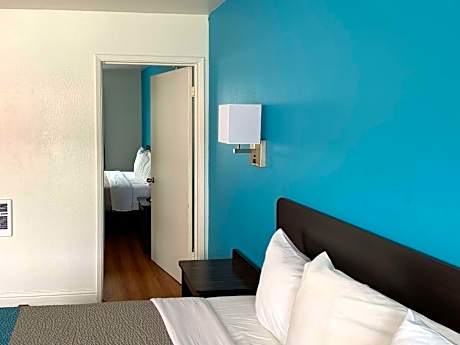 1 King - 1 Queen Bed | Suite, Ns, Micfri, Ocean View