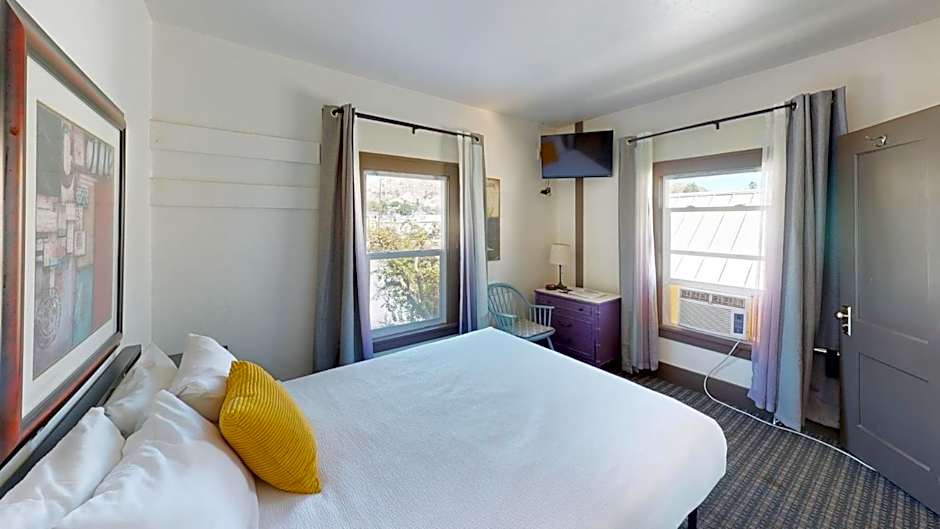 Riverwalk Inn