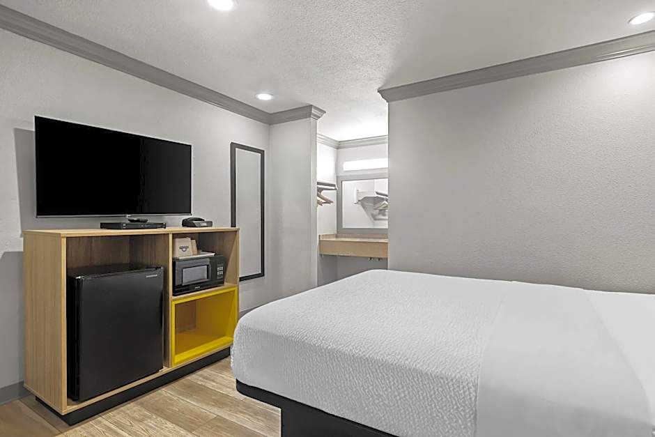 Days Inn by Wyndham San Francisco S/Oyster Point Airport