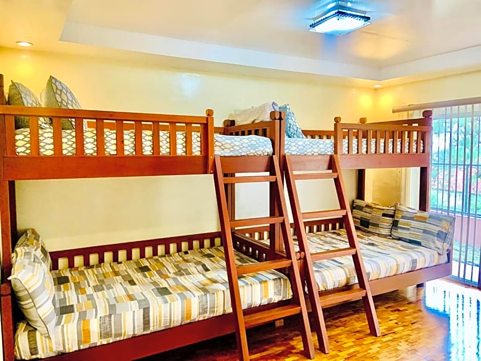 Elliannah Pines Hotel