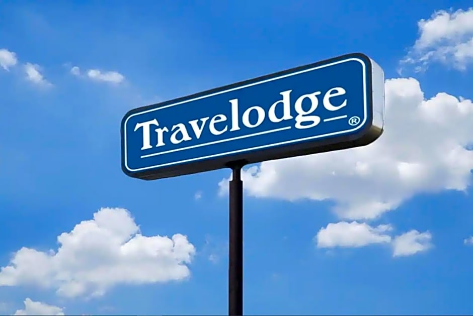 Travelodge by Wyndham Rockford South