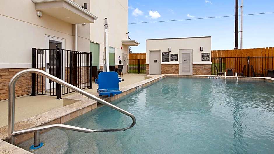Best Western Green Oaks Inn & Suites