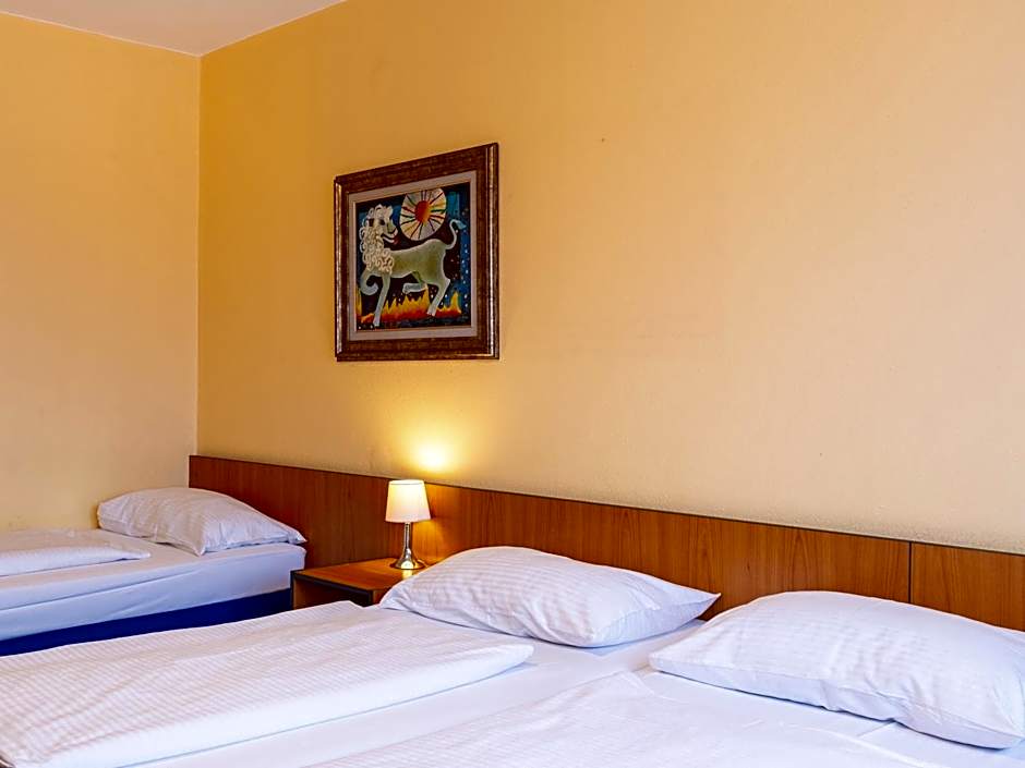 Good Morning + Berlin City East