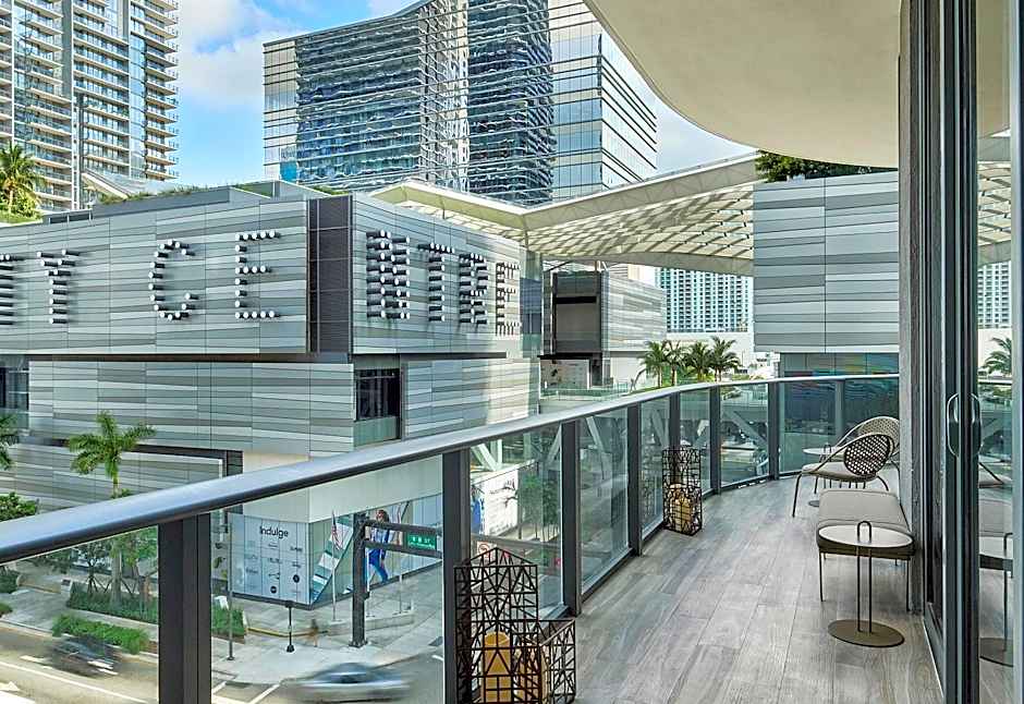 SLS LUX Brickell