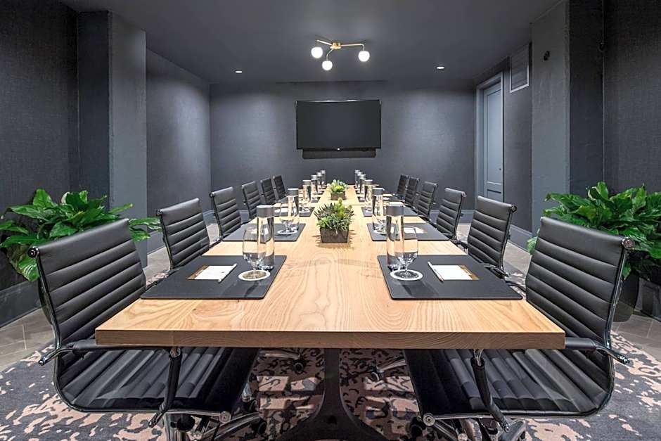 Hi-Lo Hotel, Autograph Collection by Marriott