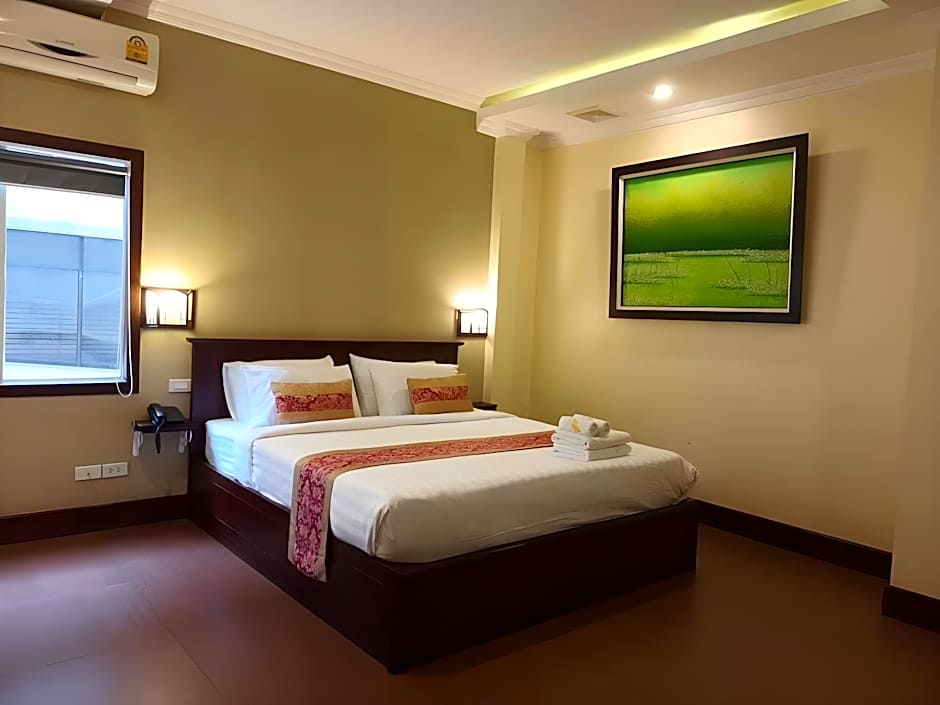 Seasons Riverside Hotel