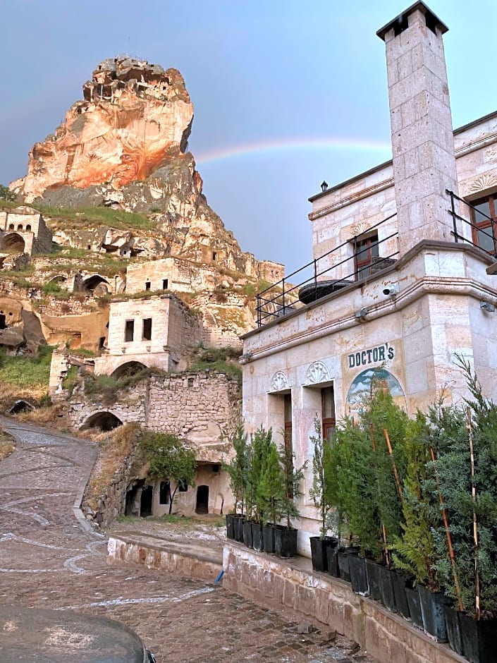 DOCTOR'S CAVE SUİTES