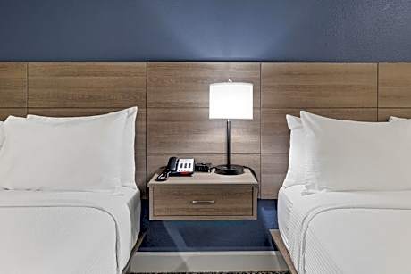 Quadruple Room with Two Queen Beds - Non Smoking/Pet Friendly