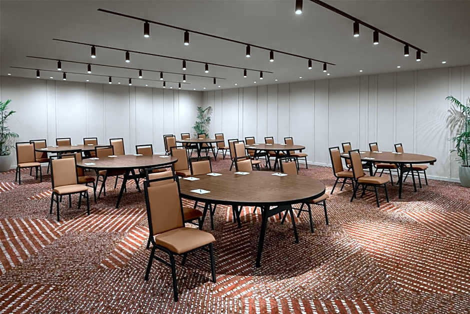 Rok Hotel Kingston Tapestry Collection By Hilton