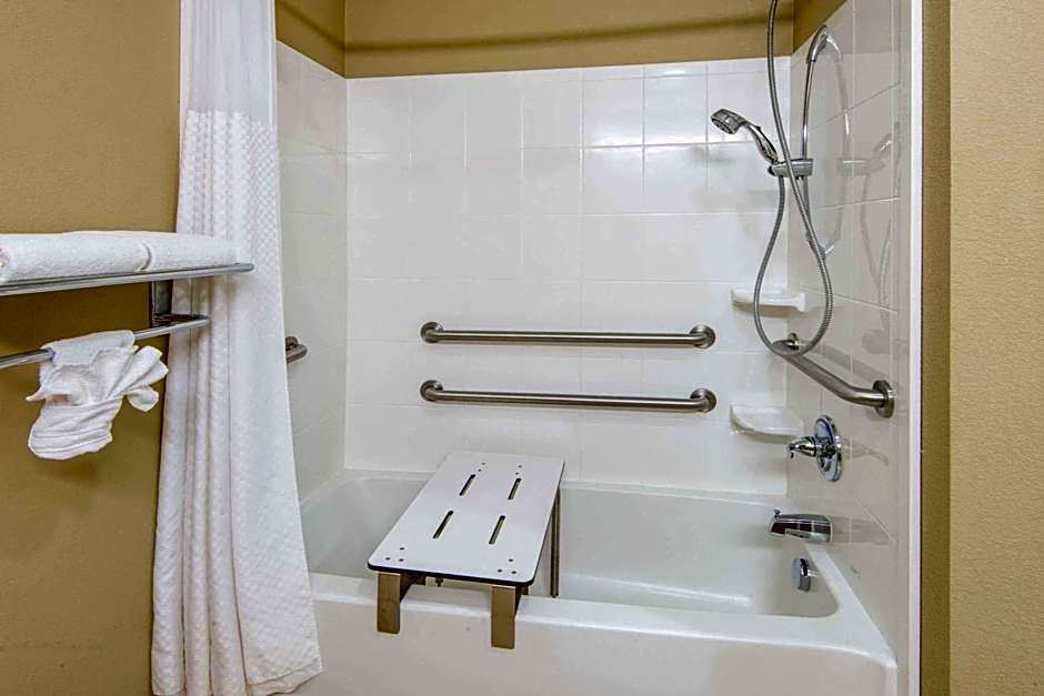 Microtel Inn & Suites by Wyndham North Canton