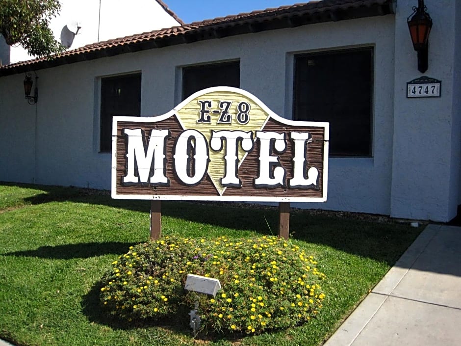 EZ 8 Motel Old Town