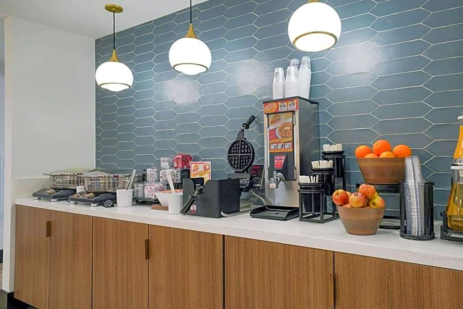 La Quinta Inn & Suites by Wyndham Santa Cruz