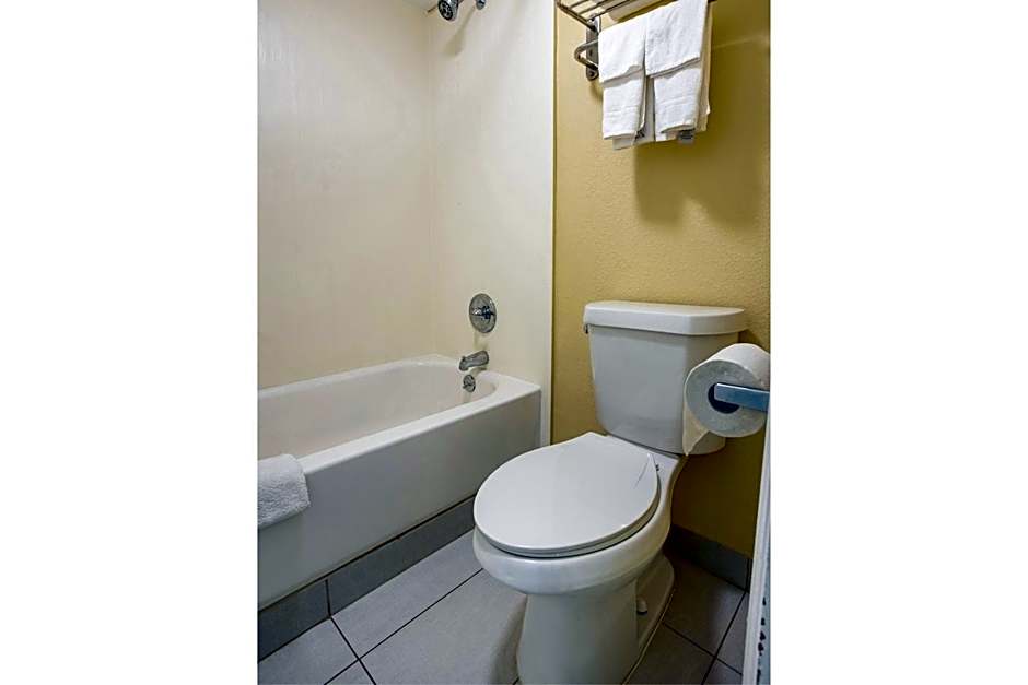 OYO Hotel Knoxville TN Cedar Bluff I-40