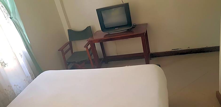 Bright Star Hotel & Safaris