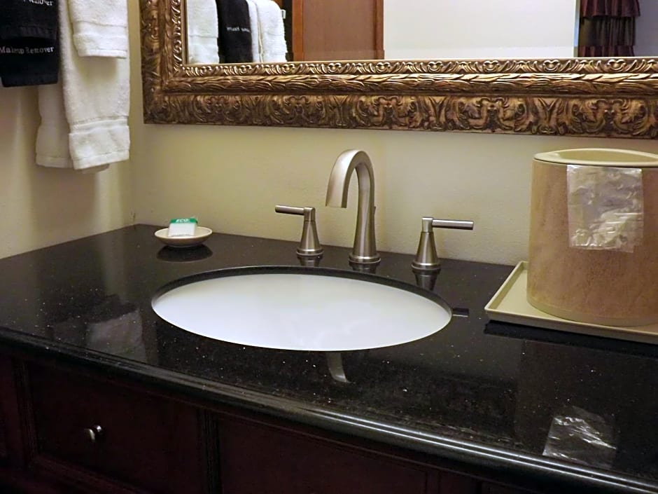 Crest Country Inn