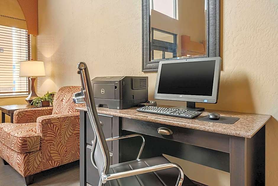 Comfort Suites near Route 66