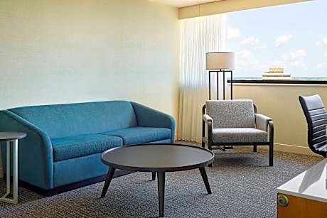 1 Bedroom Suite, 1 King, Sofa bed