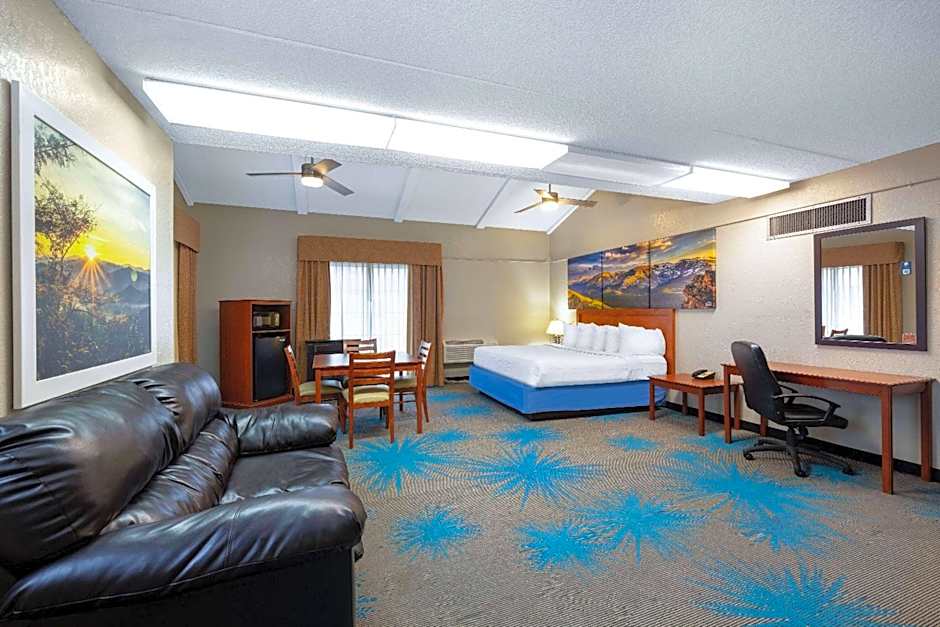 Photo 1 of 6 of 1 King Bed Suite